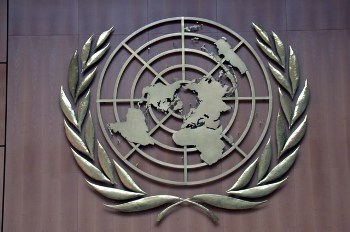 En la imagen, el emblema de la Organización de Naciones Unidas.