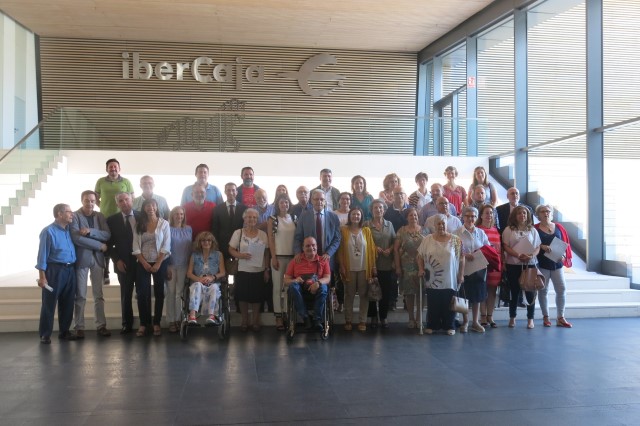 Foto de familia del acto de firma de convenios entre la Fundación CB y las entidades beneficiarias